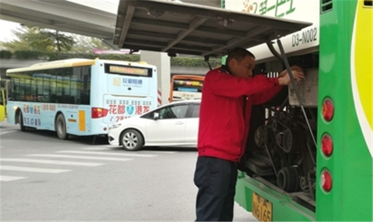 电车工匠助力春运他们是归途旅程“摆渡人”