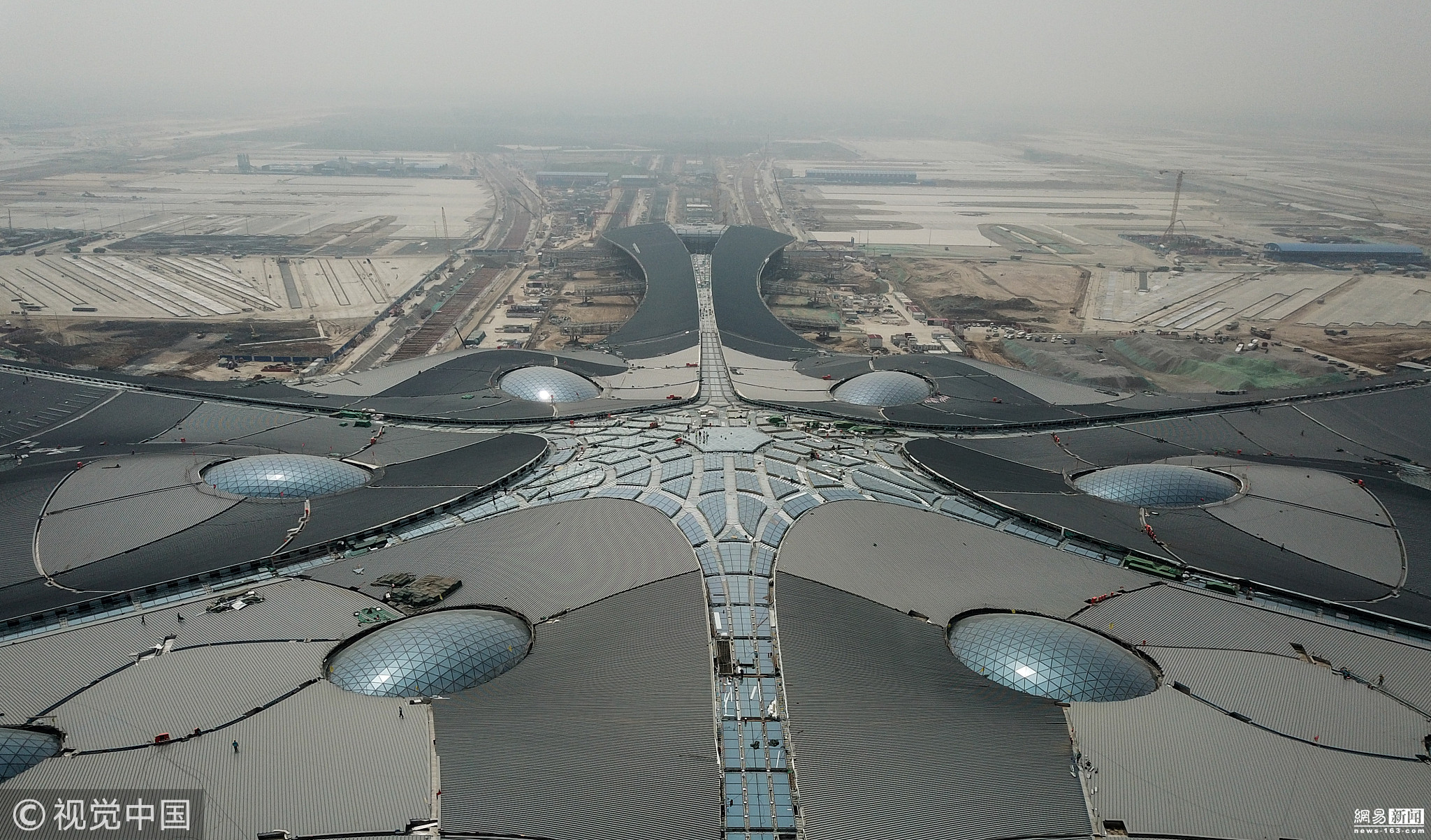 空中俯瞰北京新机场 如临"外星"基地