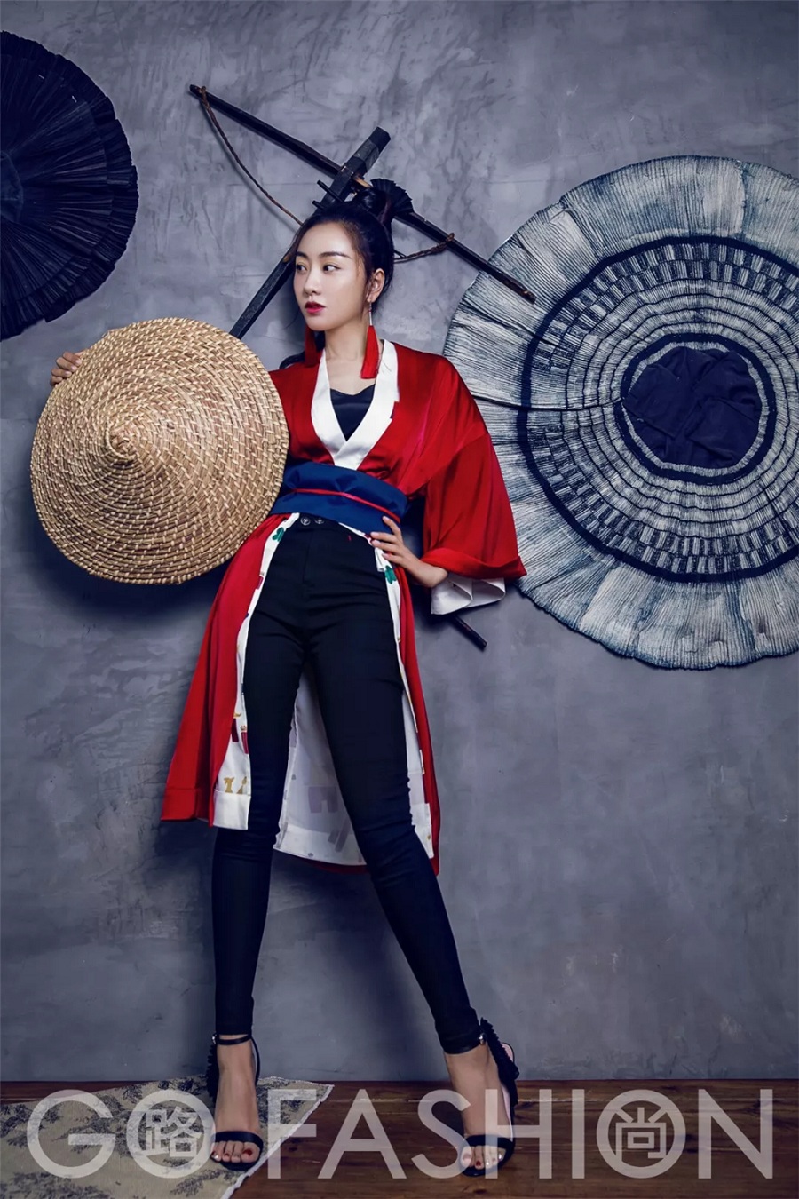 杨蓉曝写真大片 灵动可人诠释民族风情