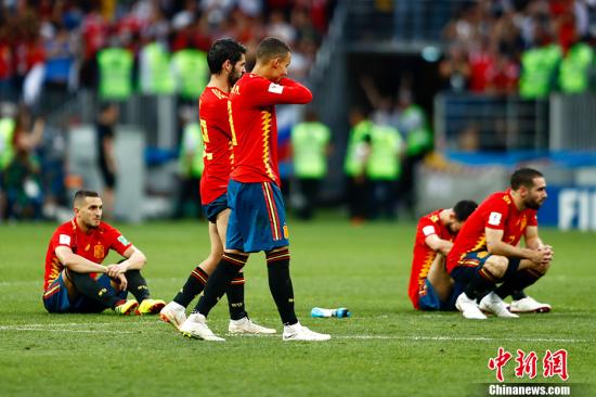 面对结果，西班牙队球员格外失落。 <a target='_blank' href='http://www.chinanews.com/'><p  align=