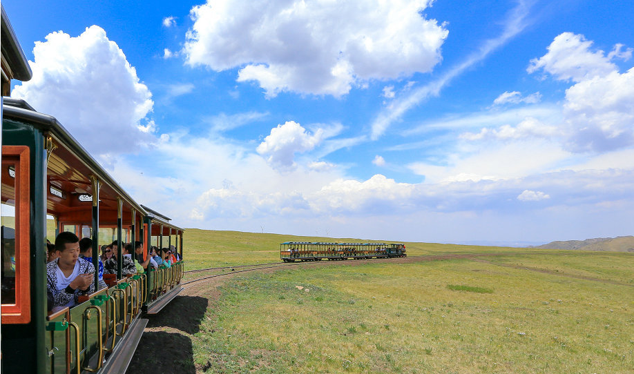 草原深处好风光