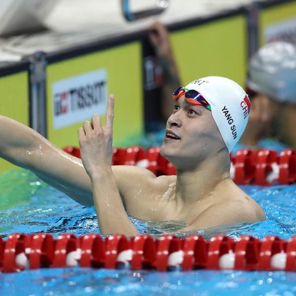 孙杨成就200自全满贯泪洒赛场：等了八年