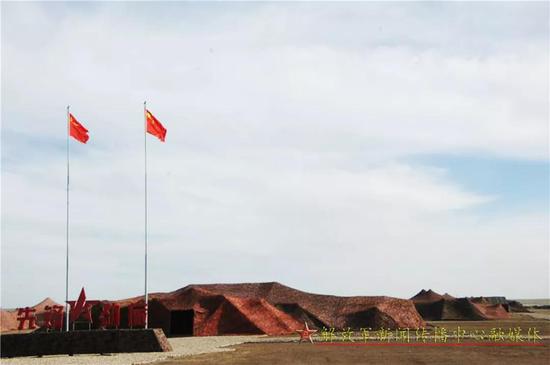 国旗、军旗在中国参演部队营地迎风飘扬