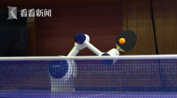 乒乓球机器人具有“自学习”功能.png