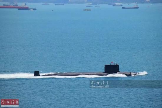 ▲资料图片：2016年6月，解放军南海舰队潜舰编队通过马六甲海峡。