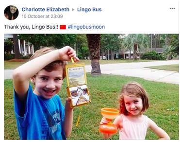 Lingo Bus小学员晒出与风筝、空竹的合影。 Lingo Bus小学员晒出与风筝、空竹的合影。