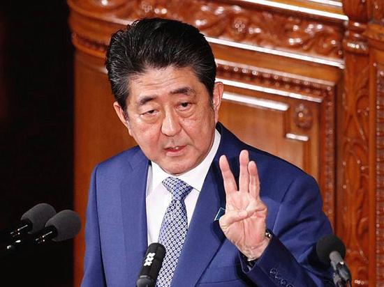 1月22日，东京国会，日本首相安倍晋三在国会开幕式上发表讲话。（新华/路透）
