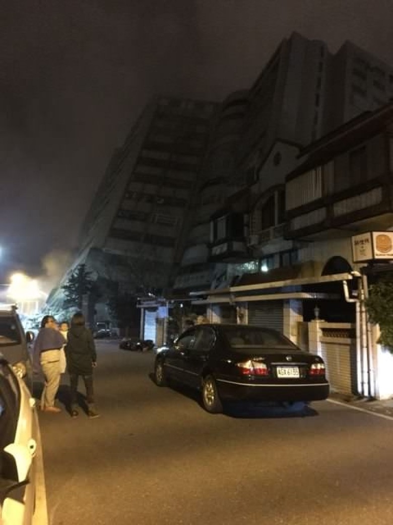 花莲发生6.5级地震 多栋建筑物倒塌29人被困