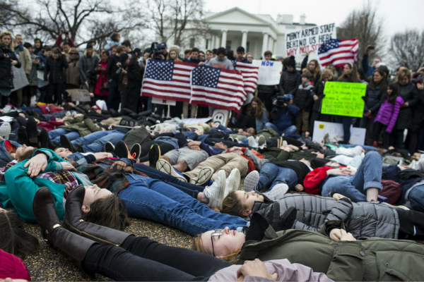 美学生呼吁特朗普禁枪:每天出门都怕再见不到父母