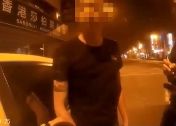 台湾男子未系安全带被警方拦停 车内搜出100余克冰毒