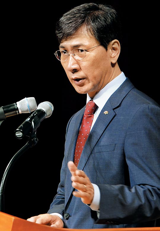 韩总统热门人选出事！被曝性侵女秘书后宣布辞职