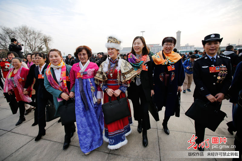 她们是女代表女委员 她们为广大女性权益代言