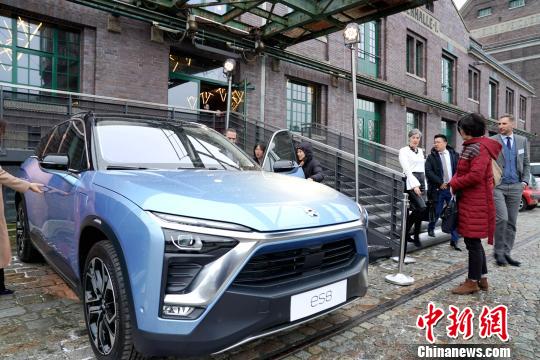 蔚来汽车最新研发的首款量产电动汽车ES8亮相第三届“中国日”现场。　彭大伟 摄