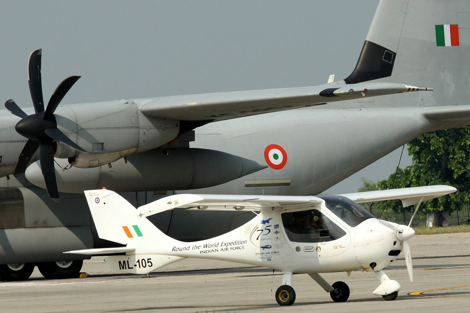印度空军一架飞机坠毁 系一个月来第二起坠机事故
