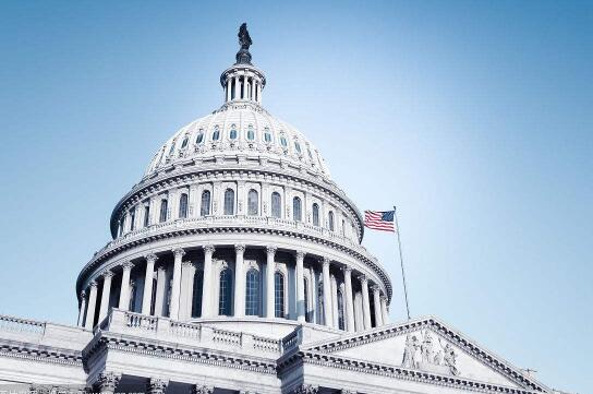 美国会参院通过高额支出法案 政府成功避免关门