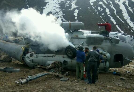 印空军一架米-17直升机坠毁后起火 已致6伤(图)