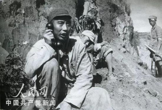 1947年，王震在定边前线指挥战斗。