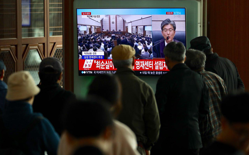 박근혜 실형에 차분한 청와대, 사과 없는 자유한국당
