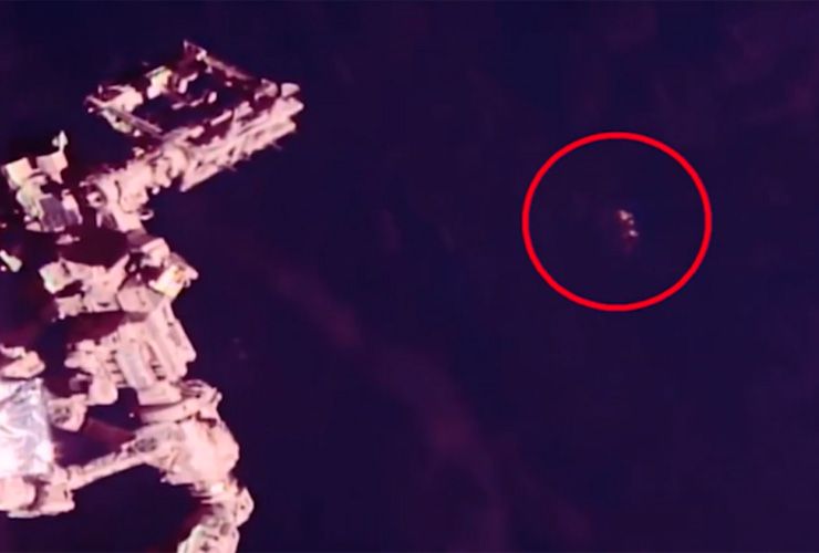 a-massive-ufo-was-spotted-near-the-international-space-station-740x500-2-1523951012.jpg