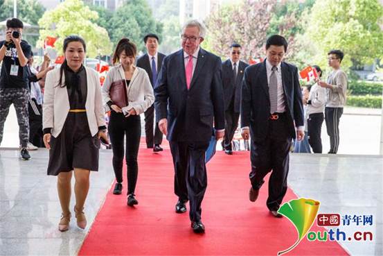 加拿大前总理克拉克访问武汉高校 畅谈中加合作伙伴关系