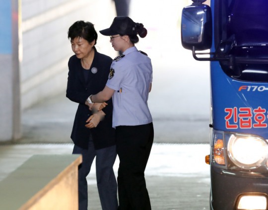 검찰 “박근혜 ‘국정원 특활비’ 40억원 대부분 사적으로 이용”