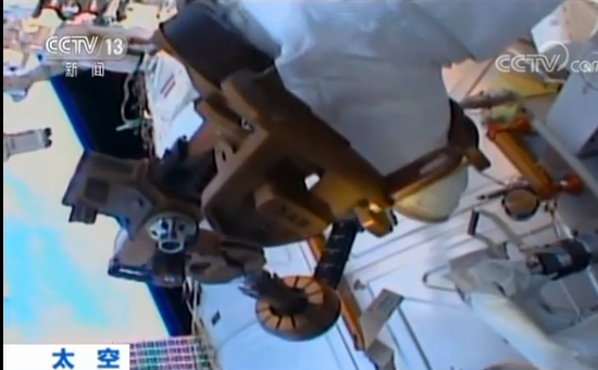 宇航员：休斯顿航天控制中心吗？我有个问题是关于我的照相机的。