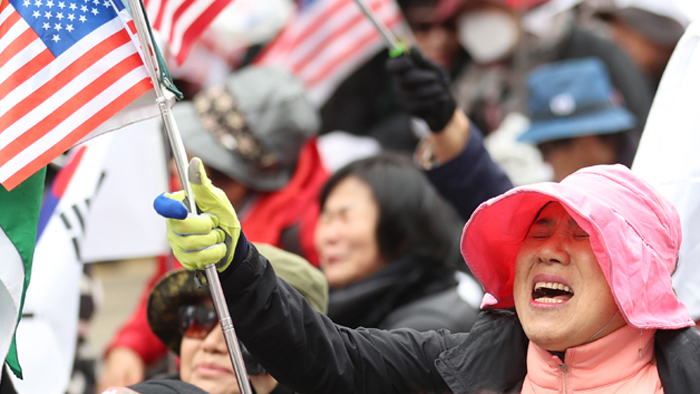 박근혜 24년형에 지지자들 오열…