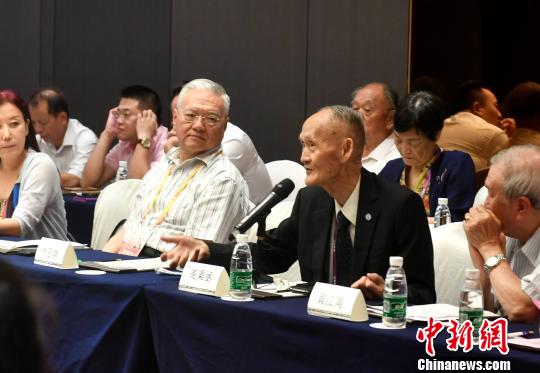 图为85岁的台湾律师高秉涵发表讲话。　吕明 摄