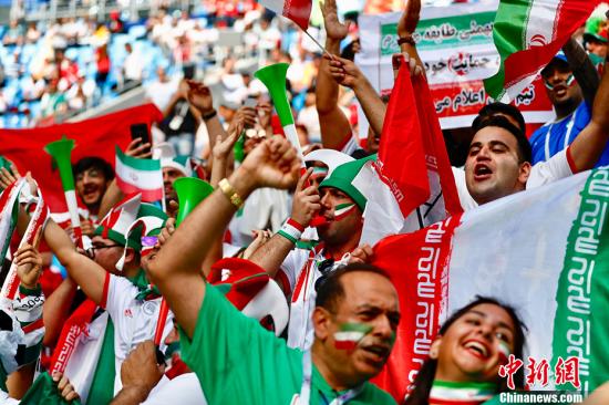 2018年俄罗斯世界杯B组首轮于6月15日晚在圣彼得堡体育场打响，摩洛哥对阵伊朗。图为现场的伊朗球迷。 <a target='_blank' href='http://www.chinanews.com/'><p  align=