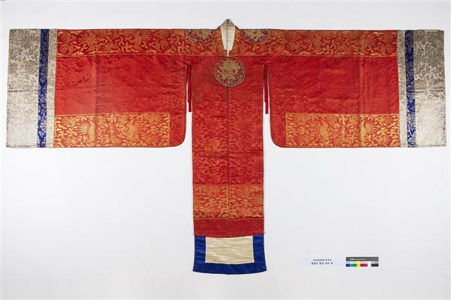 距今100多年的韩国皇太子妃结婚礼服