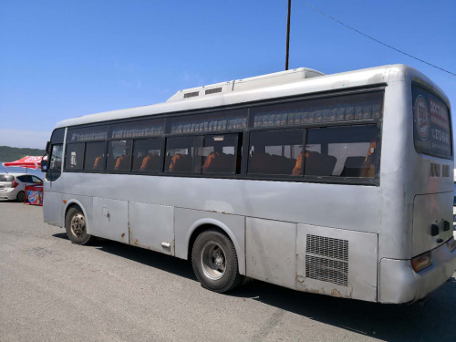 资料图:赴符拉迪沃斯托克“低价团”游客乘坐的黑巴士(中国驻符拉迪沃斯托克总领馆) 资料图:赴符拉迪沃斯托克“低价团”游客乘坐的黑巴士(中国驻符拉迪沃斯托克总领馆)