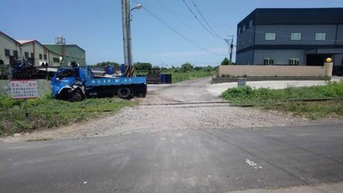 事故现场。台湾《中时电子报》记者王文吉翻摄 点击进入下一页