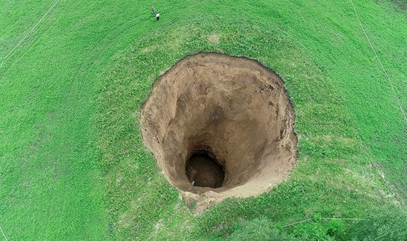 Hole-opened-up-in-ground-1440217.jpg