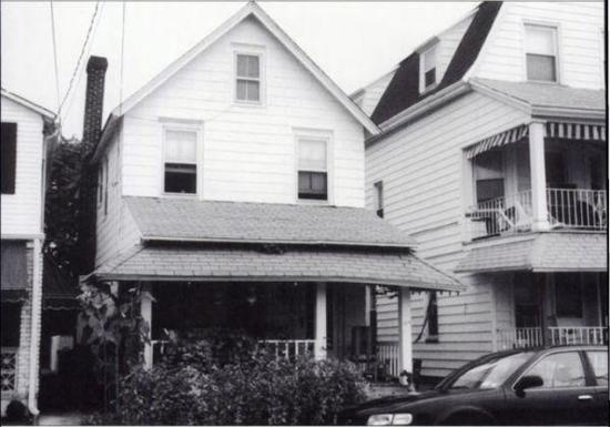 2002年前后，李家在布拉德利海滩的房子。（美国《纽约时报》网站）