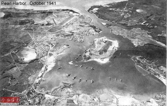 å¾ä¸º1941å¹´10æï¼å¤å¨å¤·çç æ¸¯ï¼ç¾æµ·ååºå°èªæå¾ã