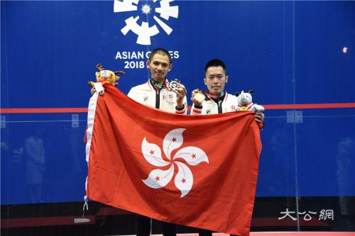 香港民政事务局局长刘江华祝贺中国香港队时说"两位香港壁球运动员欧