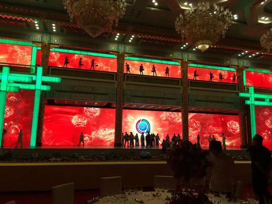 △文艺演出彩排现场（央视记者雷溶拍摄）