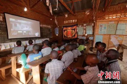这个夏天，因为中国，非洲很多农村看上了电视……