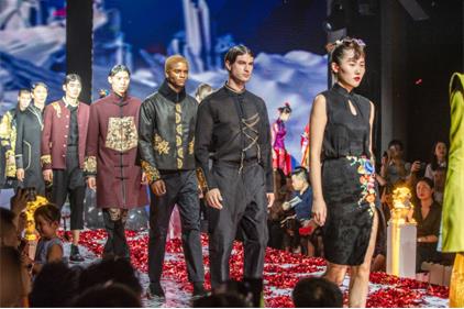 “亮相王府井”开幕大秀引轰动 东方国粹绽开时代芳华 “亮相王府井”开幕大秀引轰动 东方国粹绽开时代芳华