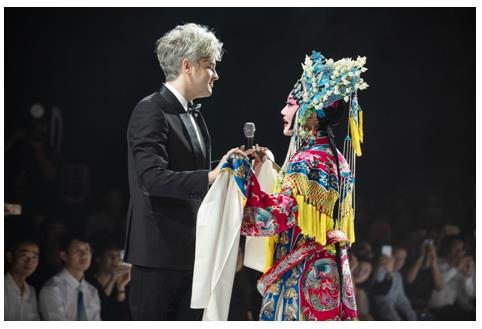 “亮相王府井”开幕大秀引轰动 东方国粹绽开时代芳华 “亮相王府井”开幕大秀引轰动 东方国粹绽开时代芳华