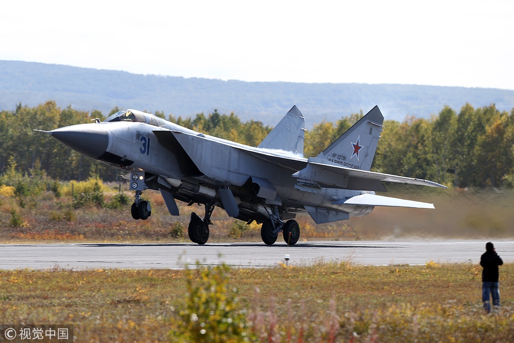 一架俄米格-31战斗机训练时坠毁 飞行员弹射逃生