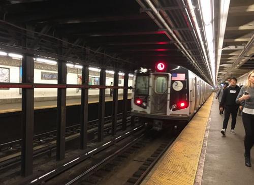 纽约大学中国留学生地铁站跳轨身亡 案件正在