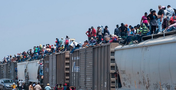 4000人移民车队逼近美墨边境 墨方:向联合国求