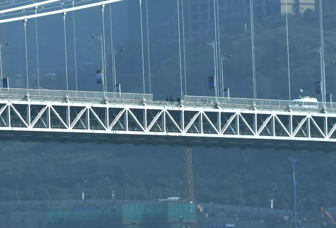 公交坠江事故新进展:7分钟内8人刷卡上车 3张老人卡