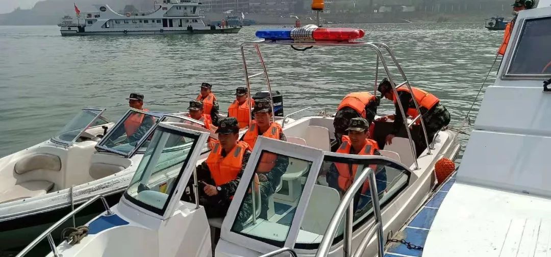 公交坠江事故新进展:7分钟内8人刷卡上车 3张老人卡