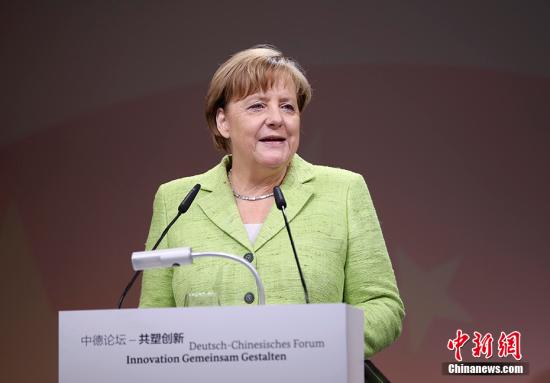 当地时间6月1日上午，中国国务院总理李克强在柏林与德国总理默克尔共同出席“中德论坛―共塑创新”并发表演讲。图为德国总理默克尔发表演讲。 