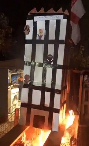 1541489977347355.jpg 5794632-6354559-This_is_the_horrifying_moment_a_group_of_friends_torched_an_effi-a-1_1541461095516.jpg