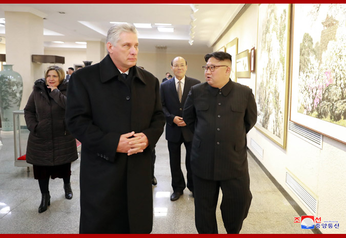 古巴领导人兴奋参观朝鲜版798!金正恩夫妇陪
