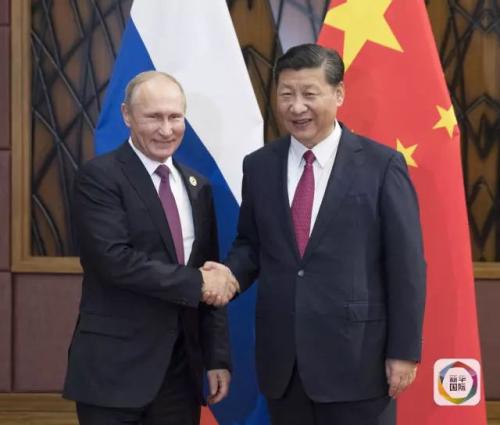 11月10日，国家主席习近平在越南岘港会见俄罗斯总统普京。新华社记者 兰红光 摄