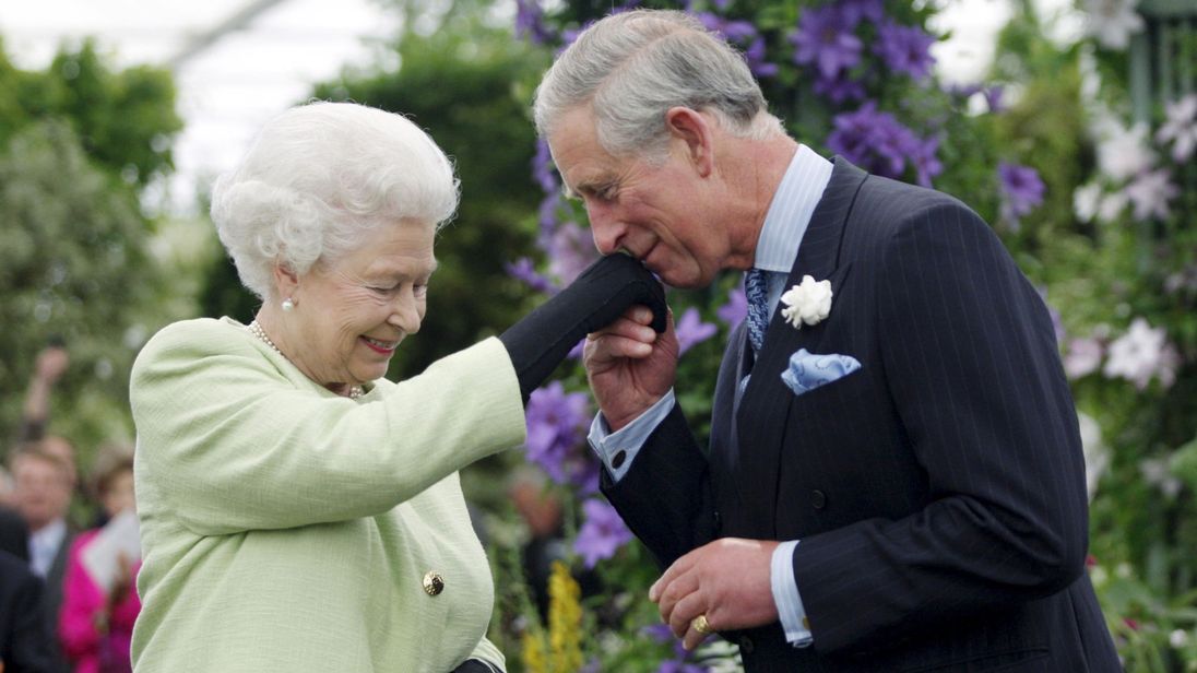 1542247573780846.jpg skynews-queen-charles_4487938.jpg